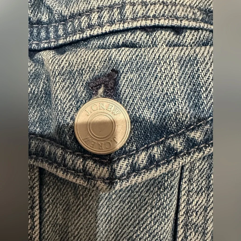 💛 J. Crew Classic denim jacket in Brilliant Day wash 💛
